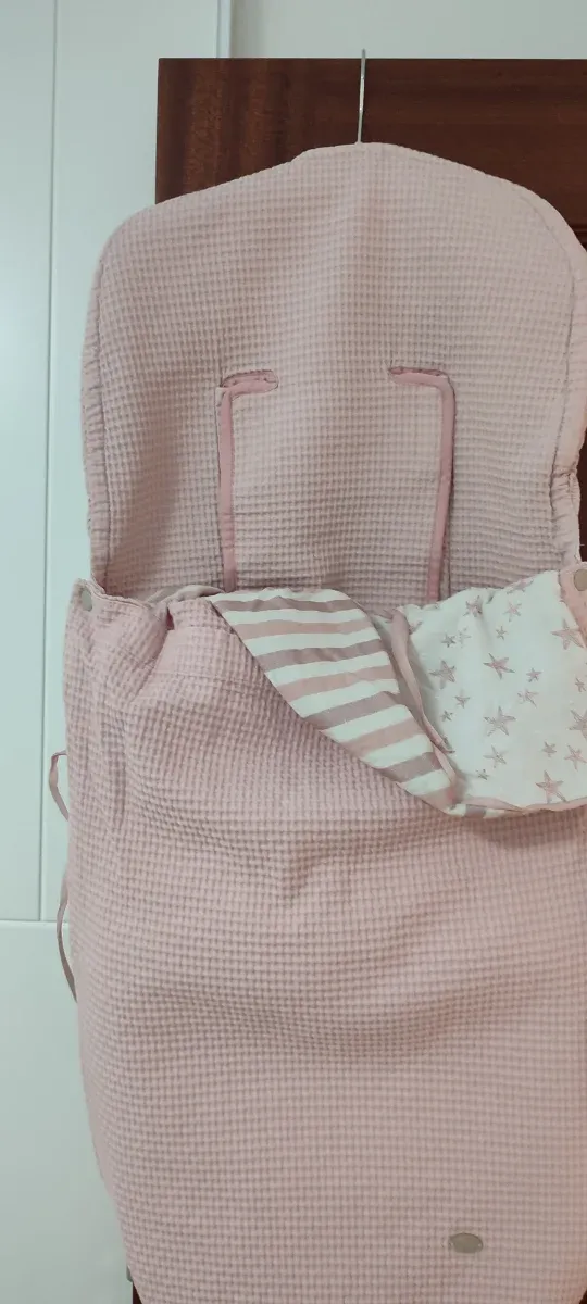 Saco para silla de bebé rosa