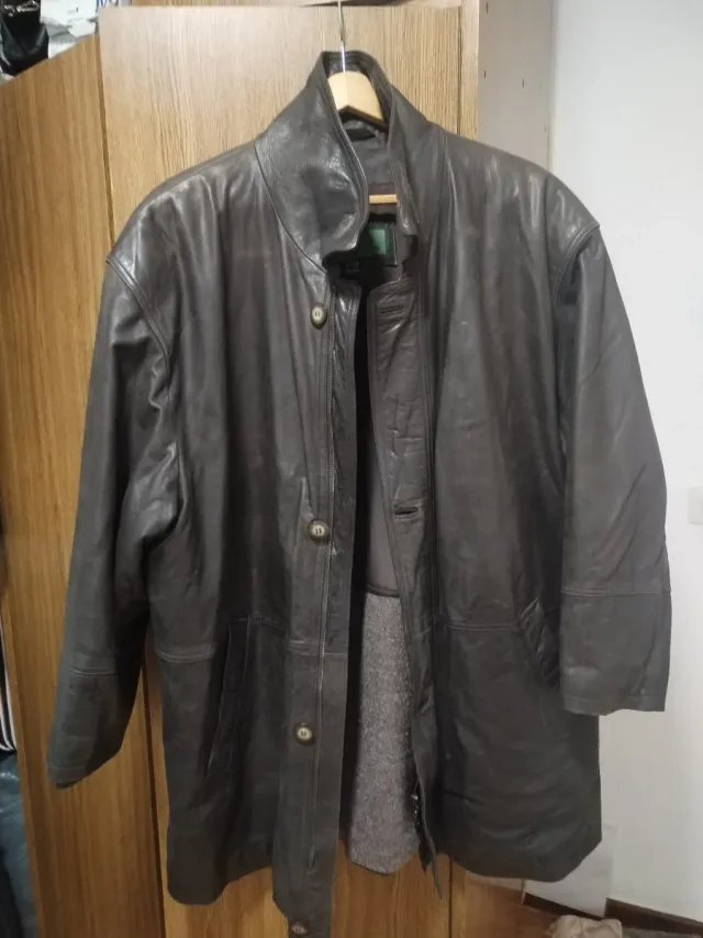 Chaqueta de piel marrón