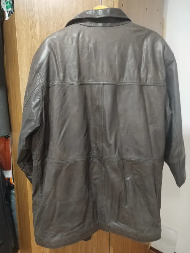 Chaqueta de piel marrón