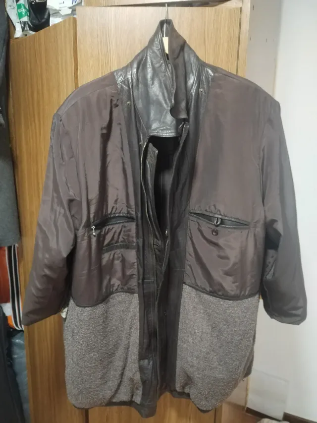 Chaqueta de piel marrón