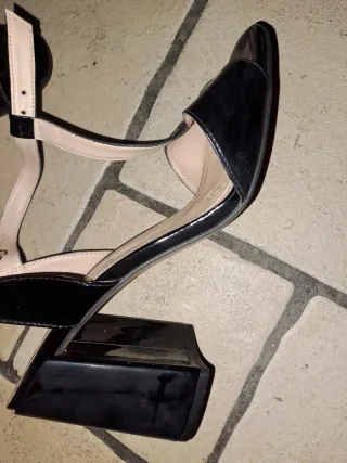 Scarpe vernice nere  Tacco