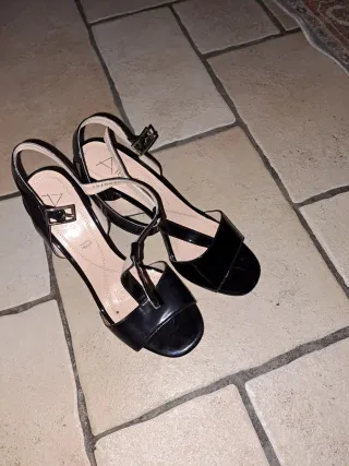 Scarpe vernice nere  Tacco