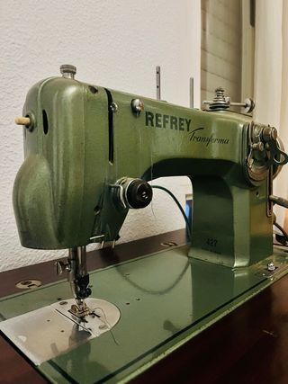 Máquina de Coser Refrey Transforma 427