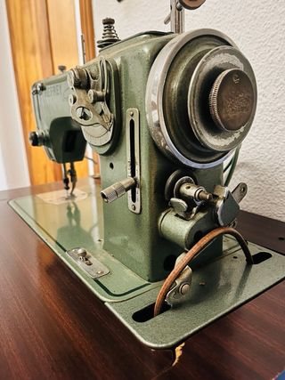 Máquina de Coser Refrey Transforma 427