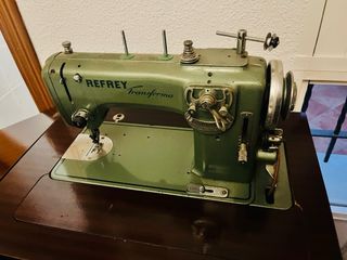 Máquina de Coser Refrey Transforma 427