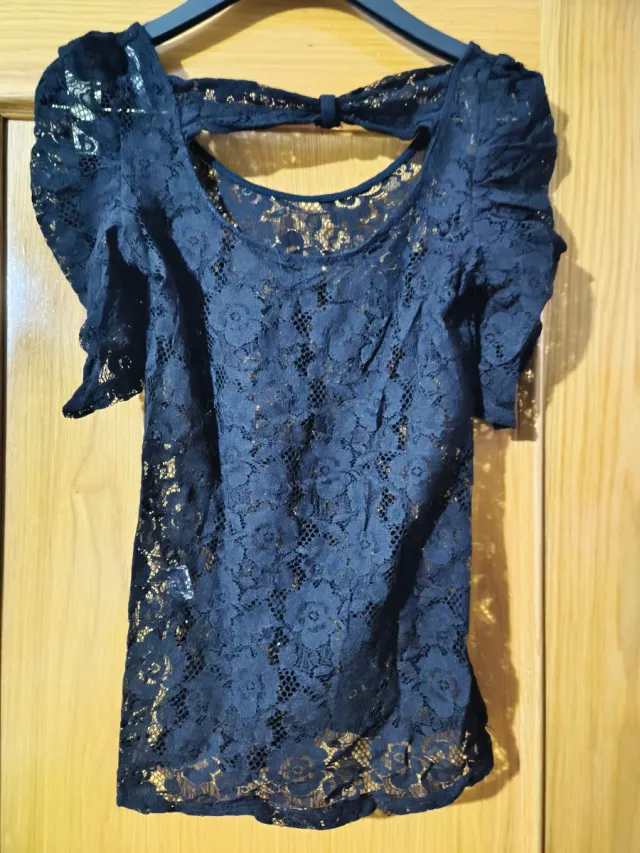 Top encaje negro lazo espalda