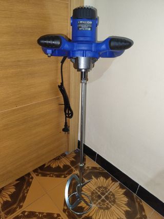 Batidora de construcción azul