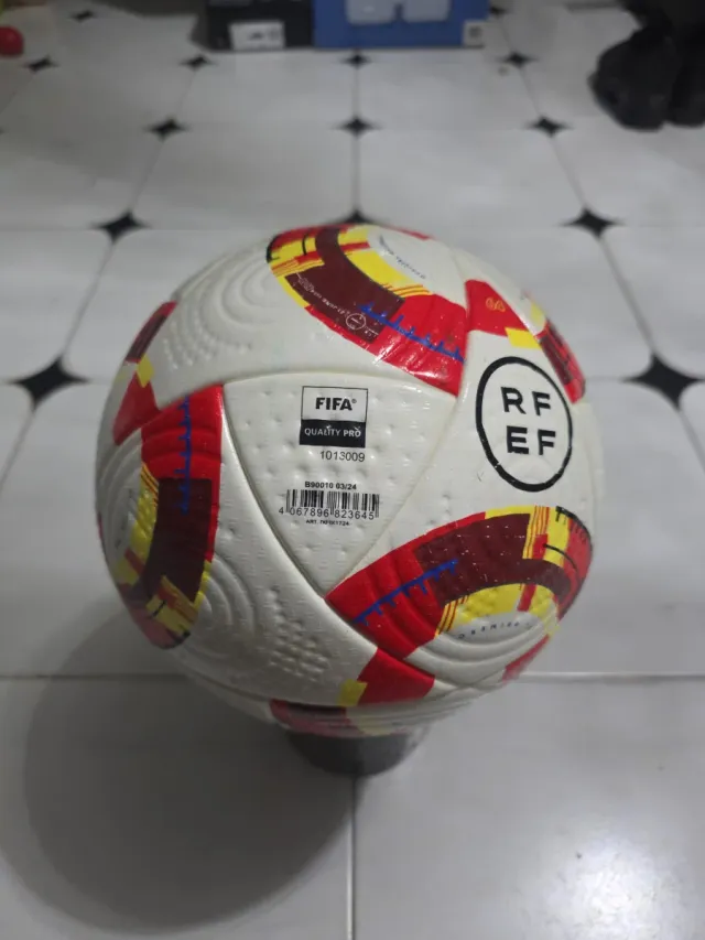 Balón de fútbol RF EF FIFA
