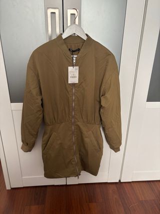 Mono acolchado ZARA verde militar Talla L