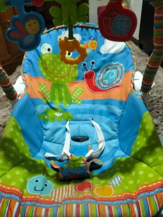 Espreguiçadeira de bebé com brinquedos