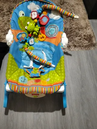 Espreguiçadeira de bebé com brinquedos