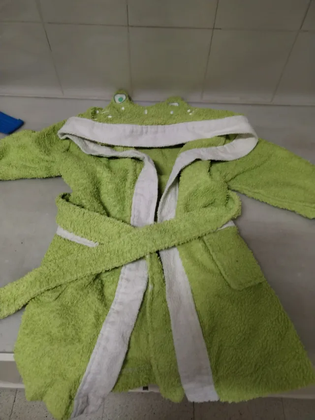 Albornoz infantil ranita verde talla 3