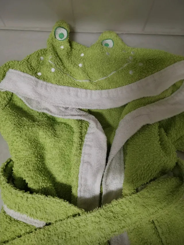 Albornoz infantil ranita verde talla 3