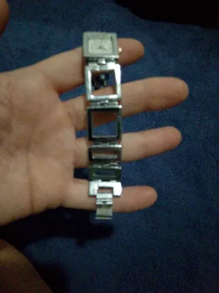 Reloj Guess y pendientes varios