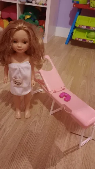 Muñeca Nancy Spa con camilla