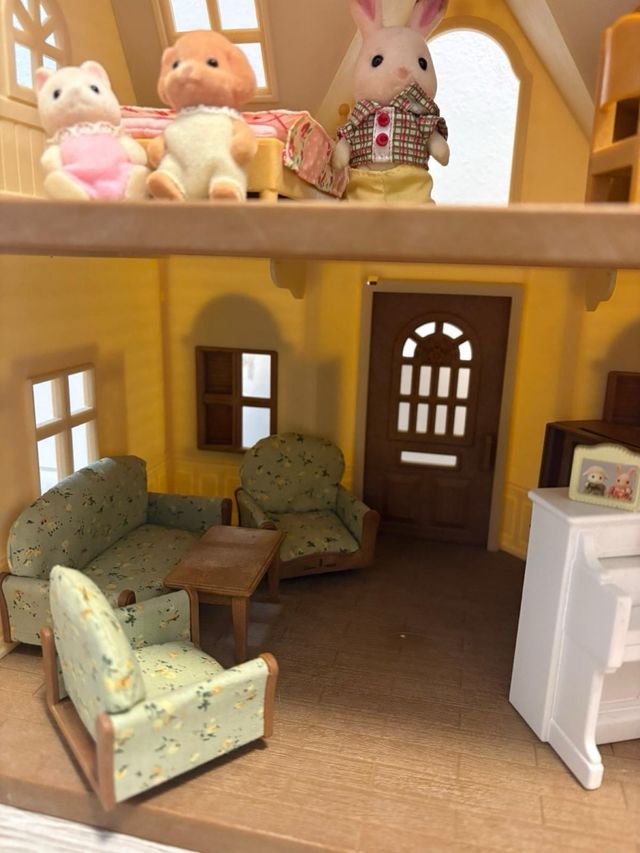 Casa Sylvanian Families con Muebles y Figuras