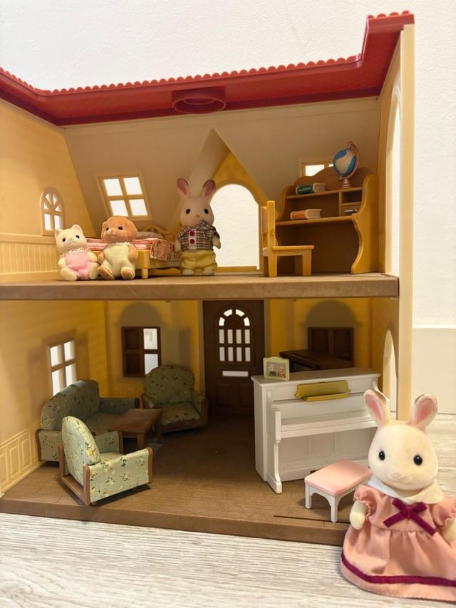 Casa Sylvanian Families con Muebles y Figuras