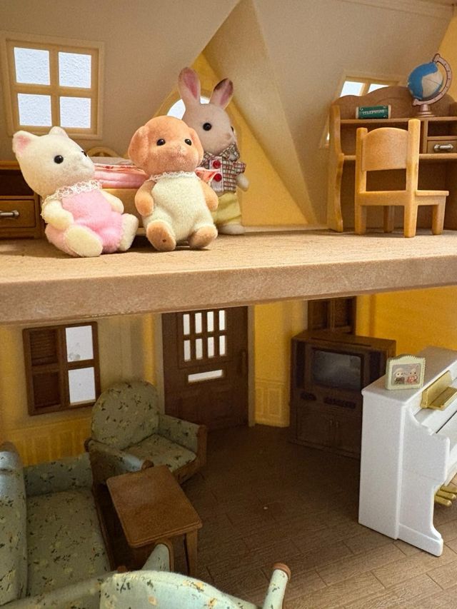 Casa Sylvanian Families con Muebles y Figuras