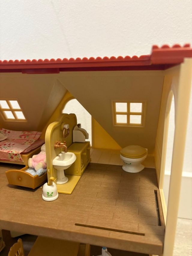 Casa Sylvanian Families con Muebles y Figuras