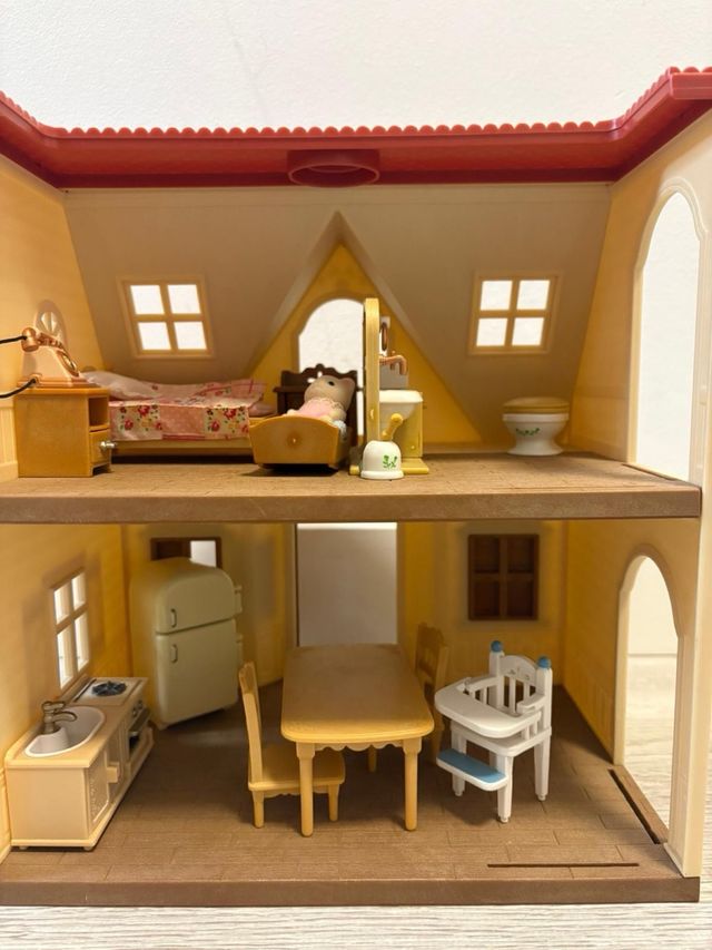 Casa Sylvanian Families con Muebles y Figuras