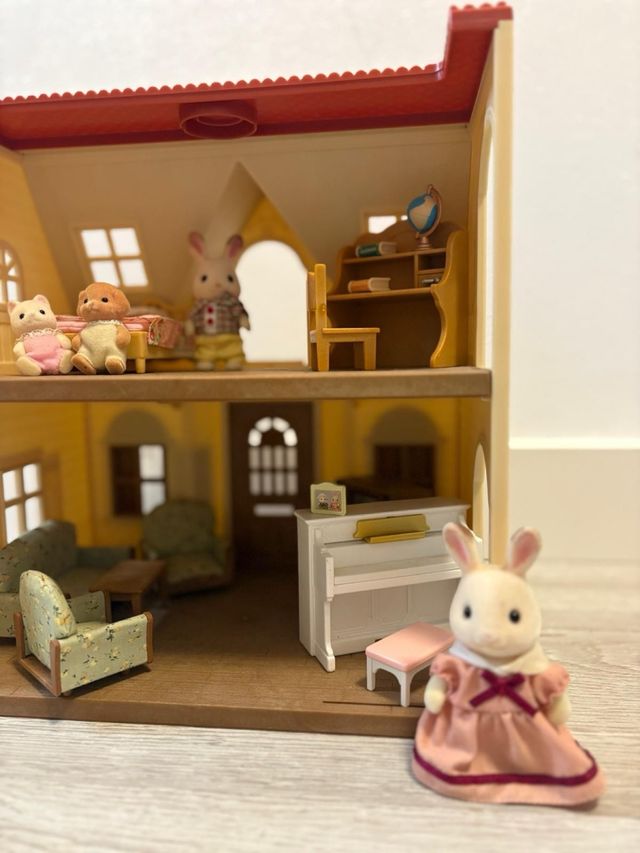 Casa Sylvanian Families con Muebles y Figuras