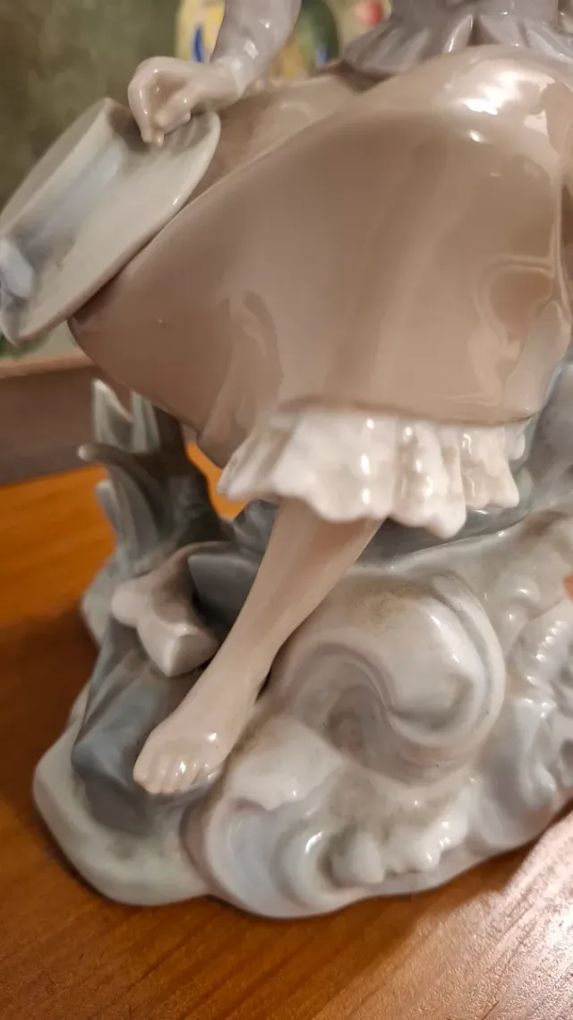 Figura originale Lladró di una donna seduta