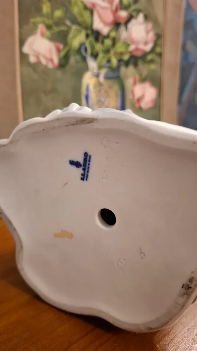 Figura originale Lladró di una donna seduta