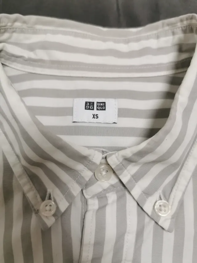 Camisa Uniqlo Rayas Gris/Blanco Talla XS