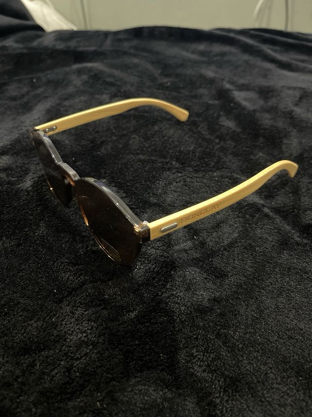 Gafas de sol lentes marrones y montura beige