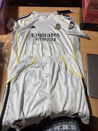 Equipación Real Madrid niño talla 28