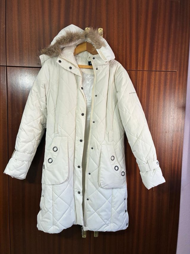 Chaquetón acolchado blanco con capucha