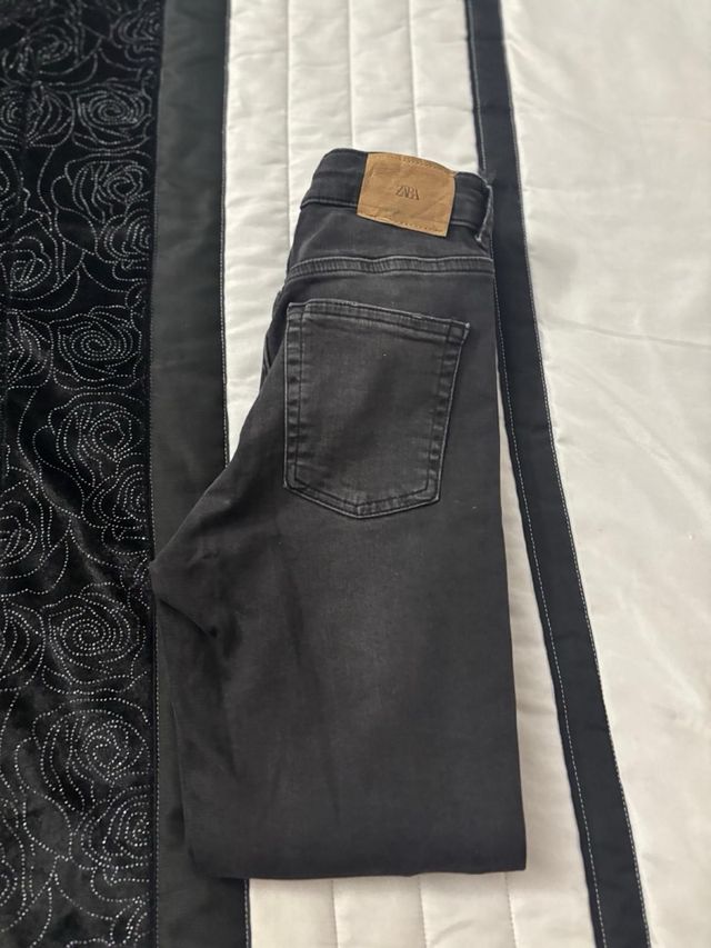 Jeans pitillo Zara niña desgastados
