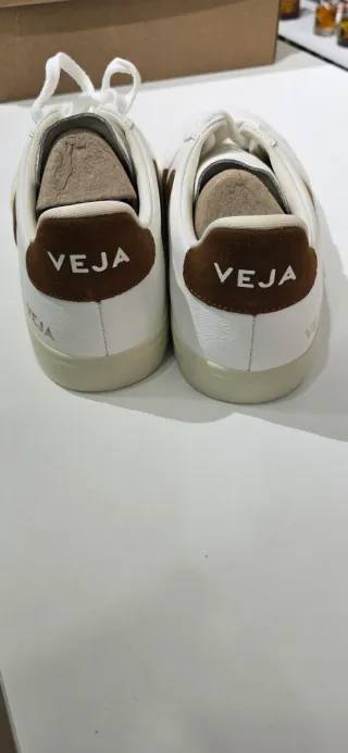 Zapatillas Veja Blancas y Marrones