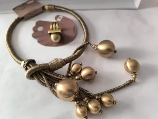 Conjunto collar y anillo dorado