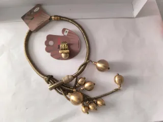 Conjunto collar y anillo dorado