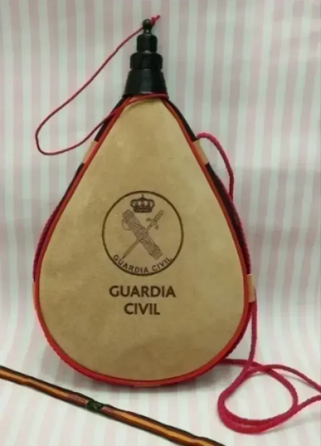 OFERTA: BOTA VINO GC 1L Y MEDIO + REGALO PULSERA