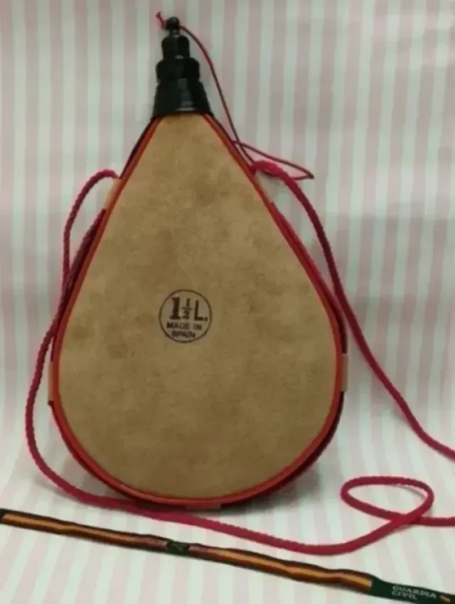 OFERTA: BOTA VINO GC 1L Y MEDIO + REGALO PULSERA