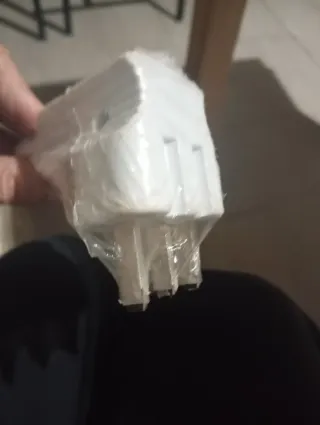 Enchufe Famatel con toma de tierra