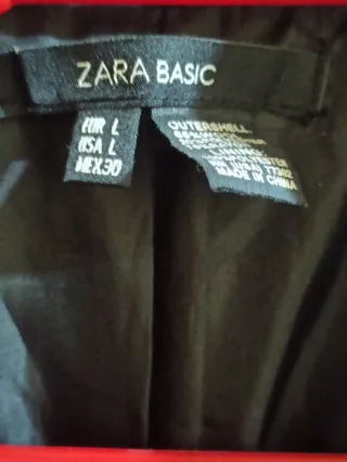 Abrigo militar negro ZARA mujer elegante