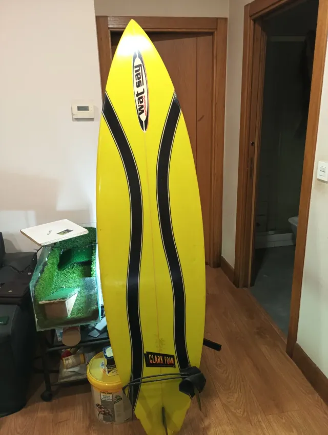 Tabla de surf amarilla Wat Say