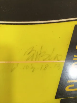 Tabla de surf amarilla Wat Say