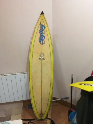 Tabla de surf amarilla Wat Say