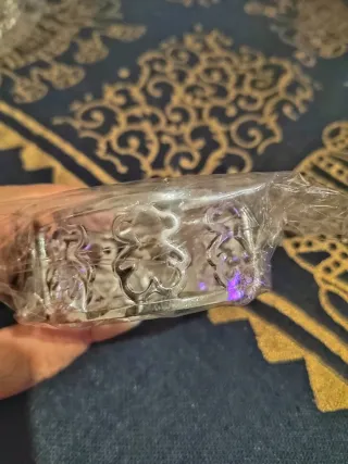 Pulsera rígida plateada osito. Cierre fácil