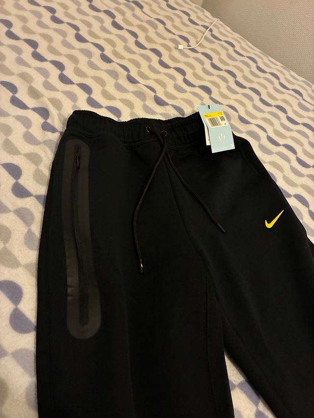 Pantalones Nike Tech Fleece Nocta Negro Amarillo