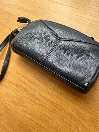 Cartera de mano piel azul marino