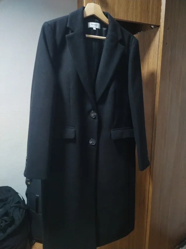 Abrigo de paño negro