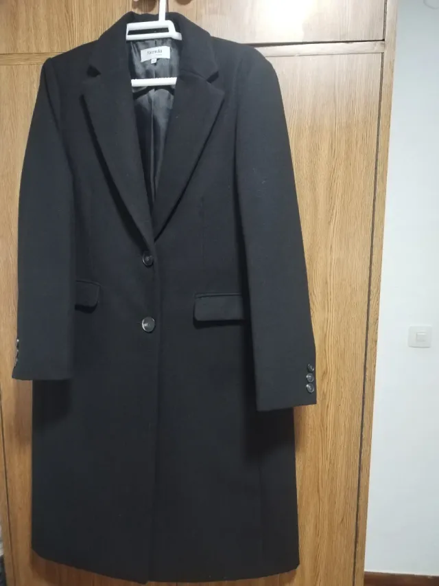Abrigo de paño negro