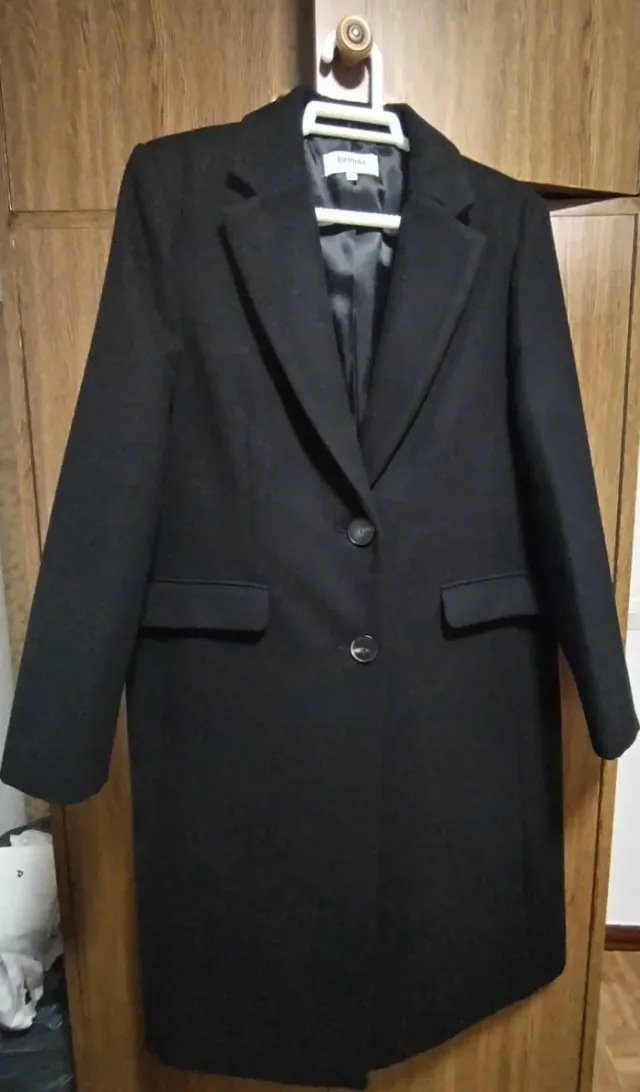 Abrigo de paño negro