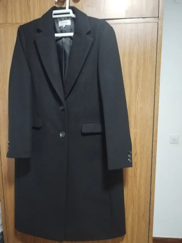 Abrigo de paño negro
