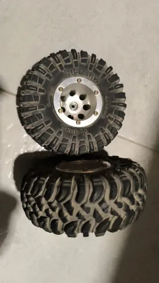 4 Ruedas Crawler 2.2 Axial Ripsaw sin las llantas